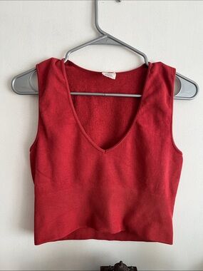 Sleeveless V-Neck Ribbed Crop Top - Red